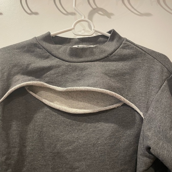T by Alexander Wang Gray Crew Neck Sweater with Cut-Out Detail - Picture 4 of 4